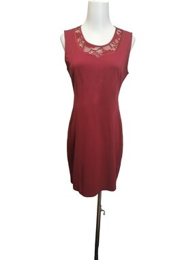 🍷 Sleeveless Burgundy Lace-Trim Sheath Dress